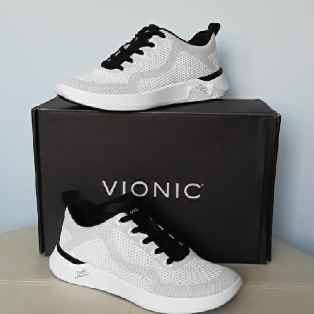 NEW VIONIC "Arrival" Knit Sneakers in White / Black Size 6 womens